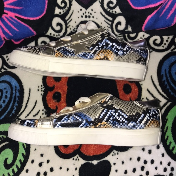 Blue snakeskin print shoes size 6.5 - Picture 3 of 5
